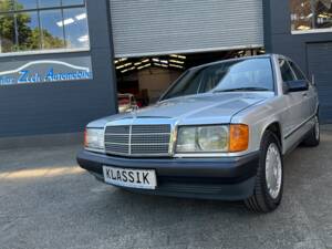 Image 3/89 de Mercedes-Benz 190 E 2.6 (1988)