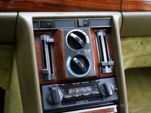 Image 13/19 of Mercedes-Benz 350 SE (1977)
