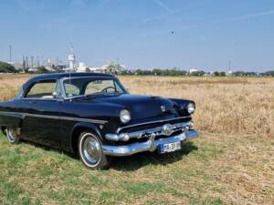 Image 37/74 of Ford Crestline Victoria (1954)