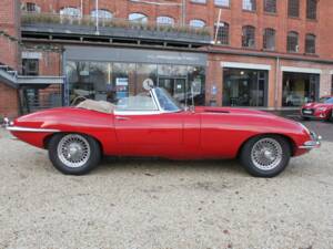 Immagine 4/17 di Jaguar E-Type 4.2 (1966)