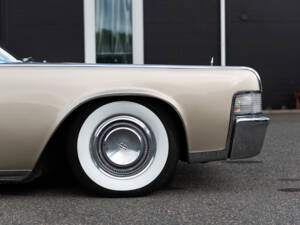 Bild 77/135 von Lincoln Continental Convertible (1965)