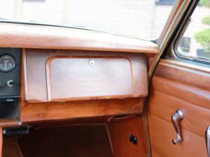 Bild 18/42 von Jaguar 240 (1968)