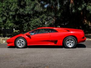 Image 8/26 of Lamborghini Diablo VT (1994)