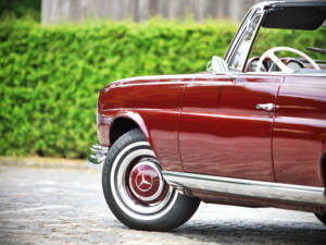 Image 28/71 of Mercedes-Benz 220 SE b (1961)