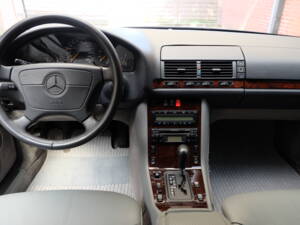 Bild 25/65 von Mercedes-Benz S 500 (1996)