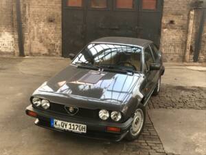 Image 4/12 of Alfa Romeo GTV 6 2.5 (1986)