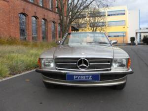 Afbeelding 6/15 van Mercedes-Benz 560 SL (1986)