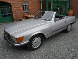 Image 1/23 of Mercedes-Benz 280 SL (1983)