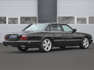 Image 2/29 de Jaguar XJR 4.0 (1998)