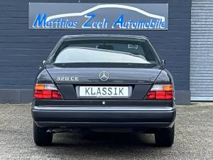 Image 16/68 of Mercedes-Benz 320 CE (1993)