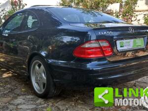 Bild 2/10 von Mercedes-Benz CLK 55 AMG (2000)