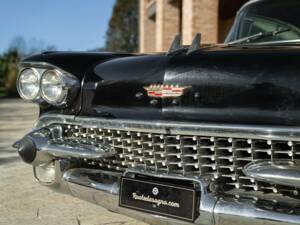 Image 21/50 of Cadillac 60 Special Fleetwood Coupe (1958)