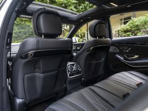 Image 28/33 of Mercedes-Benz S 63 AMG S 4MATIC (2019)