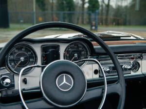Imagen 19/26 de Mercedes-Benz 230 SL (1965)