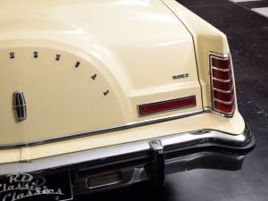 Image 12/49 of Lincoln Continental Mark V (1979)