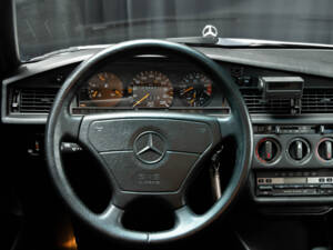 Image 20/78 de Mercedes-Benz 190 E 1.8 (1992)