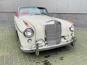 Image 3/36 of Mercedes-Benz 220 SE b (1961)