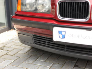 Image 60/88 of BMW 320i (1996)