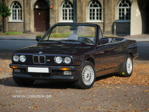 Image 14/24 of BMW 325i (1989)