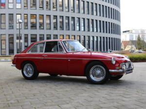 Image 49/67 of MG MGC GT (1969)