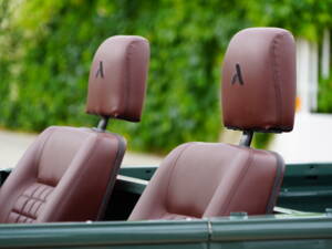 Bild 30/37 von Land Rover 90 (1987)