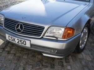 Bild 10/31 von Mercedes-Benz SL 320 (1993)