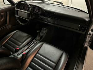 Image 11/20 of Porsche 911 Carrera 4 (1990)