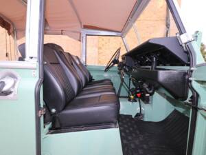 Image 17/46 of Land Rover 88 (1979)