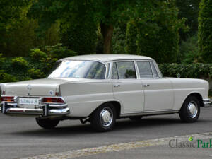 Image 5/50 of Mercedes-Benz 200 (1965)