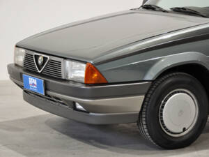 Bild 9/29 von Alfa Romeo 75 1.6 (1987)