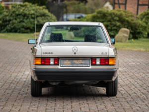 Image 16/77 of Mercedes-Benz 190 E 2.3 (1988)