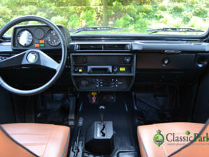 Image 24/49 of Mercedes-Benz 230 GE (SWB) (1991)