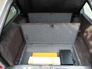 Image 59/75 of Mercedes-Benz E 280 T (1994)