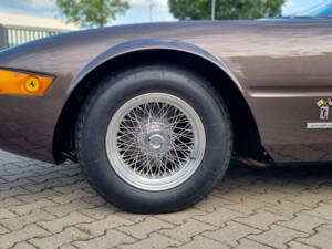 Image 6/26 of Ferrari 365 GTB&#x2F;4 Daytona (1970)