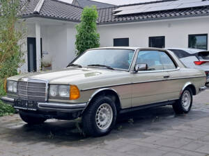 Imagen 1/22 de Mercedes-Benz 230 CE (1983)