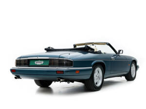 Image 7/36 of Jaguar XJS 6.0 (1994)