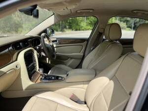 Image 35/50 of Jaguar XJ 3.0 (2009)