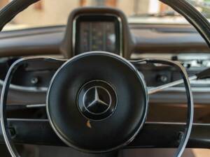 Image 44/50 of Mercedes-Benz 200 (1966)