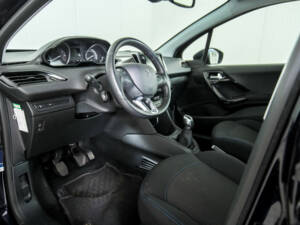 Image 11/50 of Peugeot 208 1.2 PureTech 82 (2019)