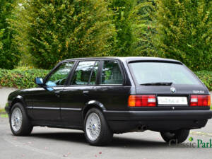 Image 3/46 of BMW 325i Touring (1991)