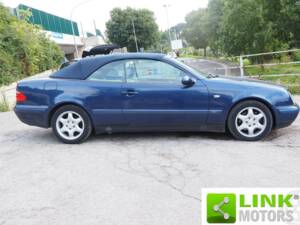 Image 4/10 of Mercedes-Benz CLK 230 Kompressor (1999)