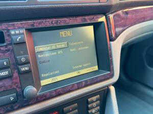 Image 74/100 of BMW 540i Touring (1998)