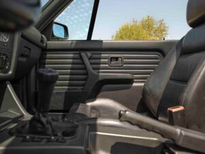 Image 49/70 of BMW 320i (1990)