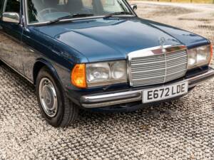 Bild 9/46 von Mercedes-Benz E 280 T (1987)