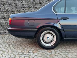 Immagine 91/99 di BMW 735i (1988)
