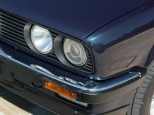 Image 21/50 of BMW 320i (1989)