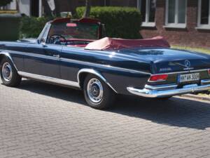 Image 8/39 of Mercedes-Benz 300 SE (1962)