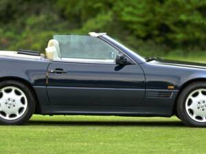 Image 9/50 of Mercedes-Benz SL 500 (1995)