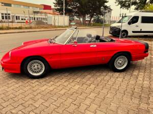 Image 3/37 of Alfa Romeo 1.6 Spider (1984)