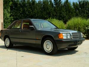 Image 10/50 de Mercedes-Benz 190 E (1987)